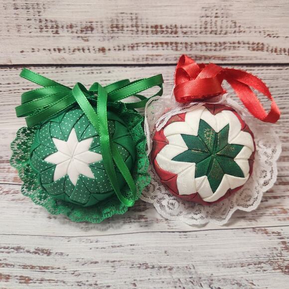 Vtg Quilted Christmas Ornaments Red Green White Star Pattern Ribbon Handmade - Picture 1 of 8